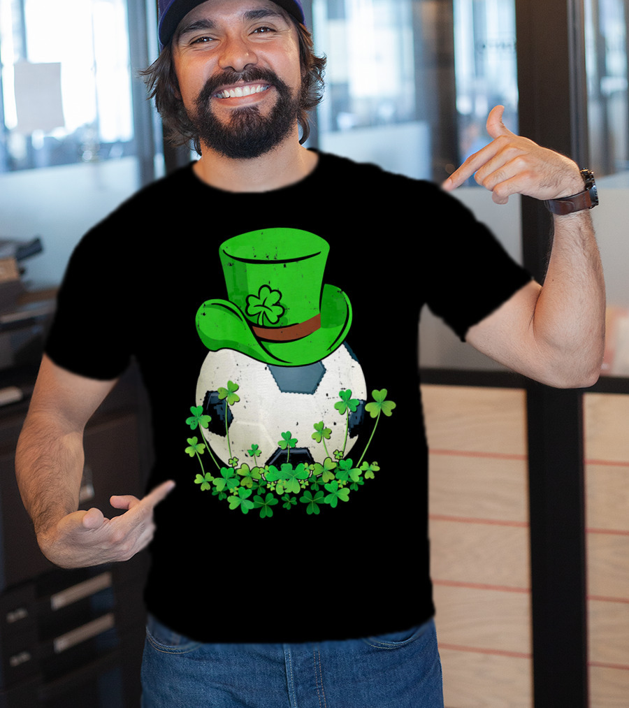 Shamrock Soccer Ball With Leprechaun Hat St Patricks Day T-Shirt