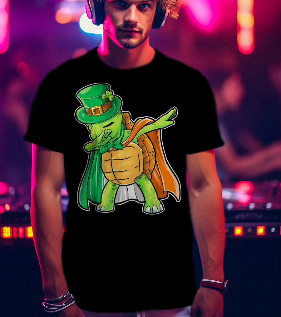 St. Patrick's Day Dabbing Turtle In Leprechaun Hat And Cape T-Shirt