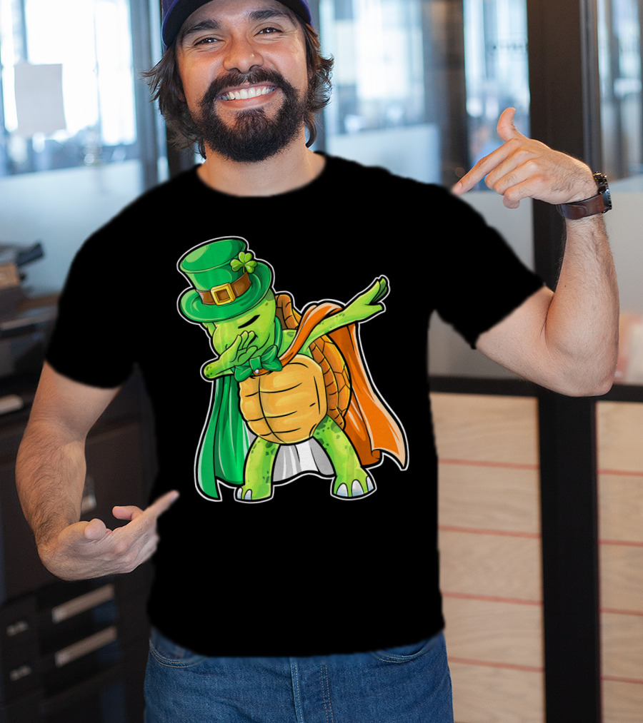 St. Patrick's Day Dabbing Turtle In Leprechaun Hat And Cape T-Shirt