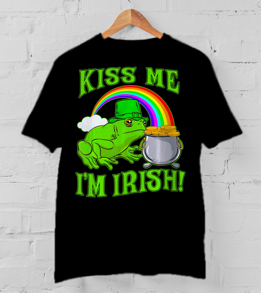 KISS ME I'M IRISH Frog With Rainbow And Pot Of Gold St Patricks Day T-Shirt