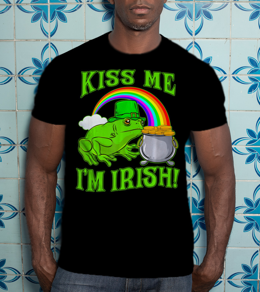 KISS ME I'M IRISH Frog With Rainbow And Pot Of Gold St Patricks Day T-Shirt