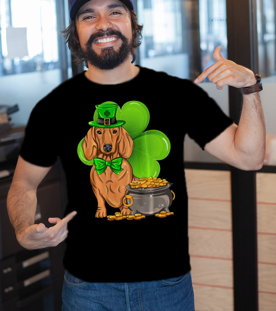 Dachshund St Patricks Day Leprechaun Dog Shamrock Hat Pot Of Gold T-Shirt