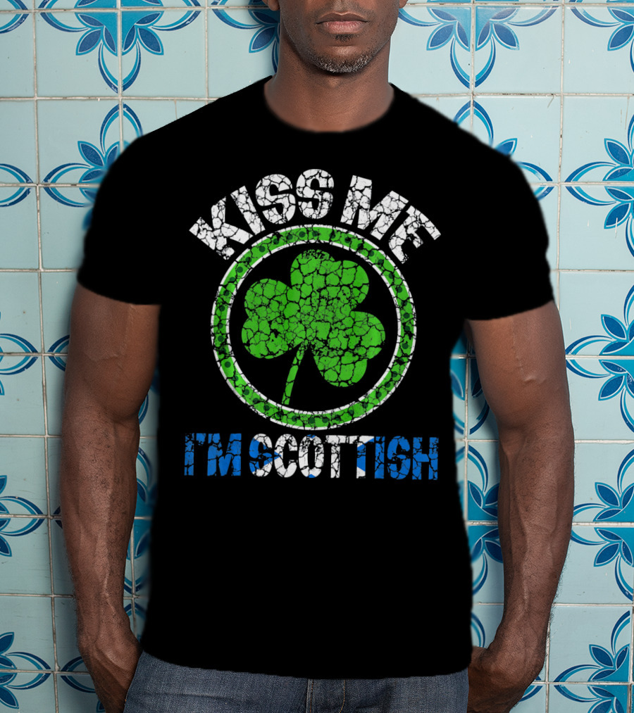 Kiss Me I'm Scottish Shamrock St Patricks Day T-Shirt