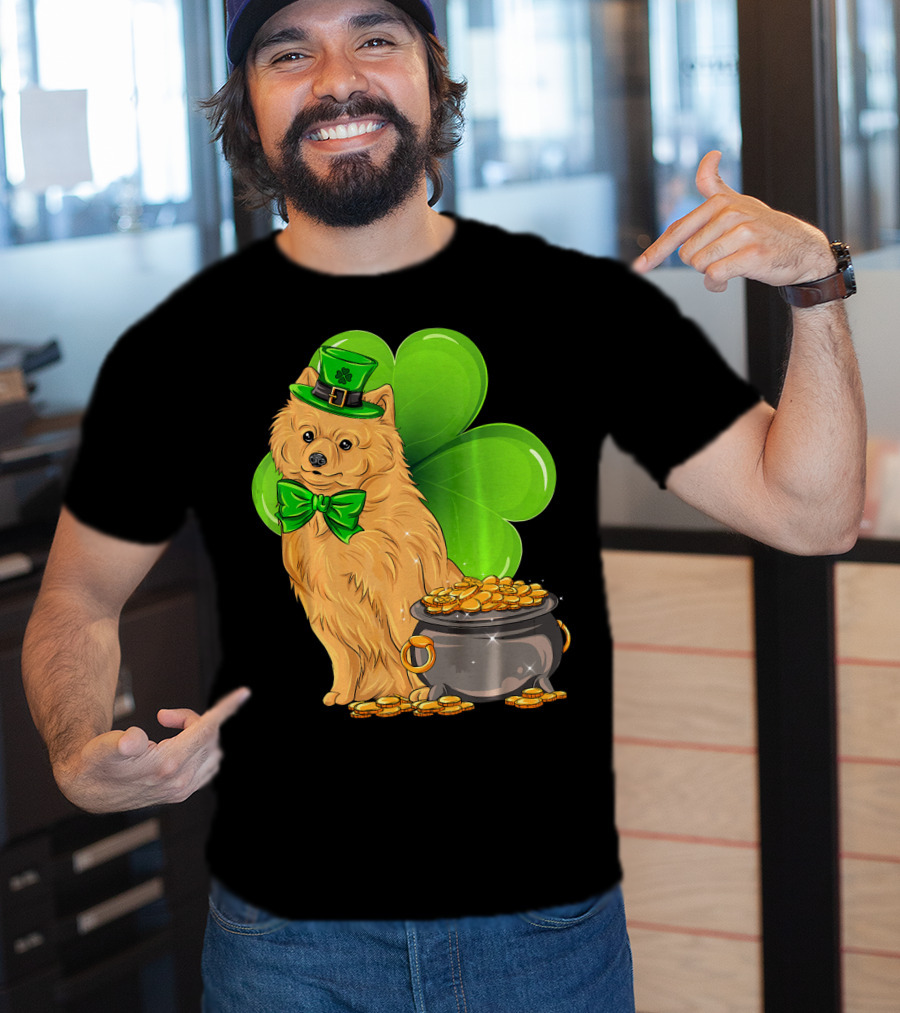 Pomeranian St Patricks Day Leprechaun Dog With Pot Of Gold And Clover T-Shirt