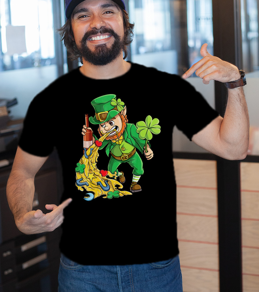 St Patricks Day Leprechaun Pouring Shamrocks Hearts Horseshoes And Stars T-Shirt