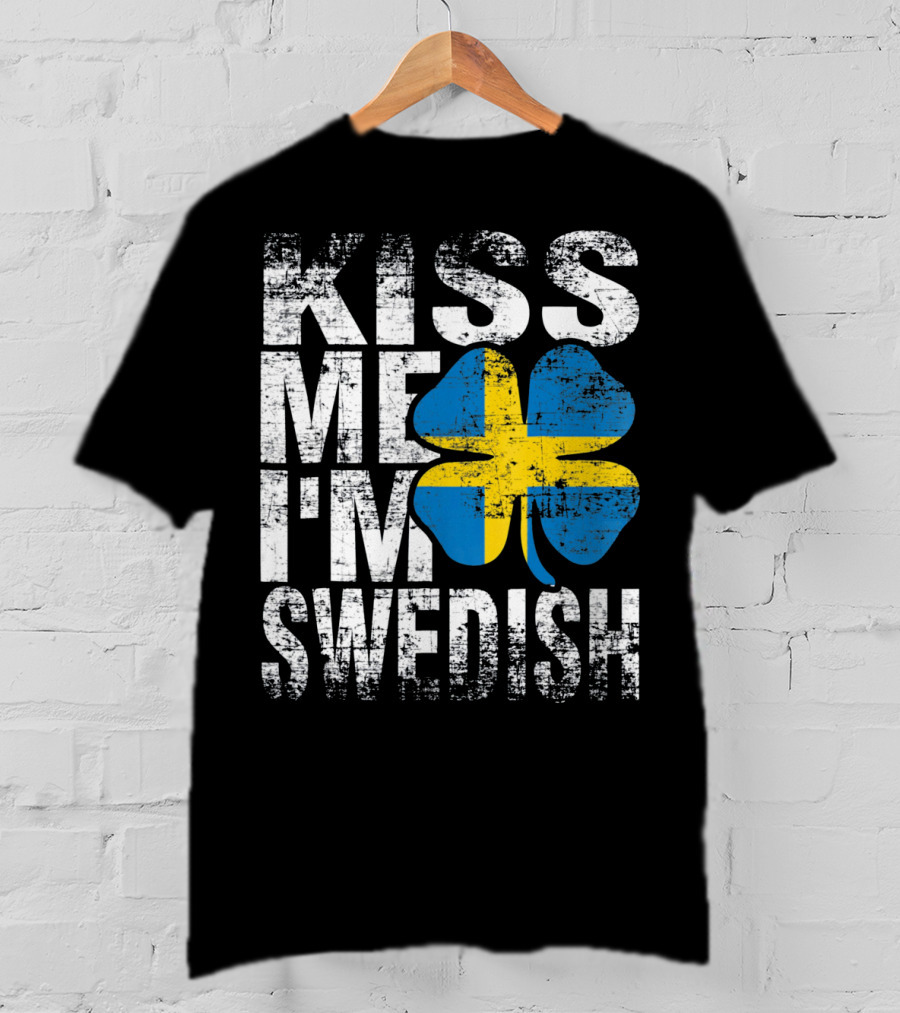 Kiss Me I'm Swedish St Patricks Day Shamrock Swedish Flag Motif T-Shirt