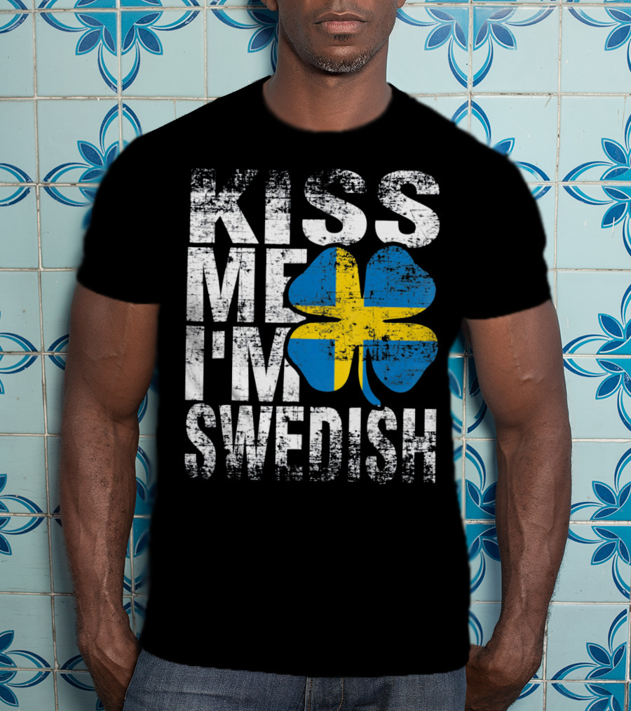 Kiss Me I'm Swedish St Patricks Day Shamrock Swedish Flag Motif T-Shirt