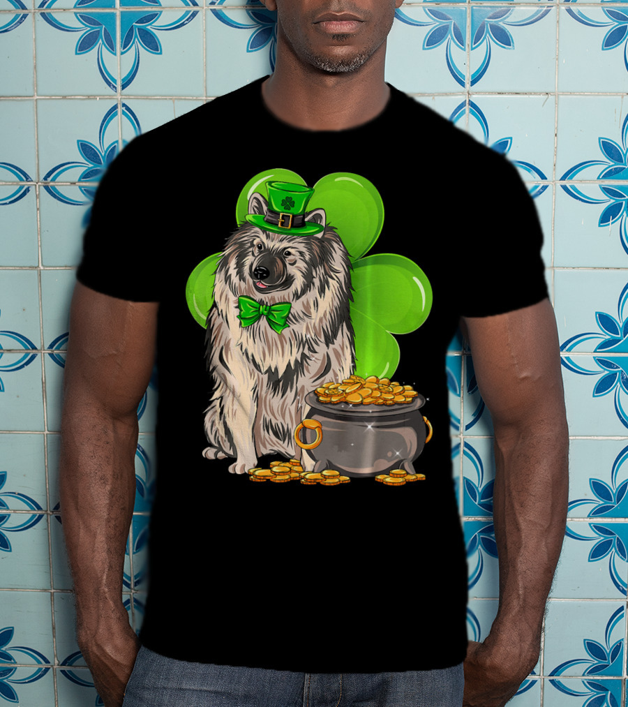 Keeshond St Patricks Day Leprechaun Dog Clover Pot Of Gold T-Shirt