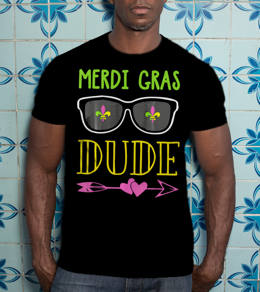 Mardi Gras Dude New Orleans Glasses Fleur De Lis Hearts Arrow T-Shirt