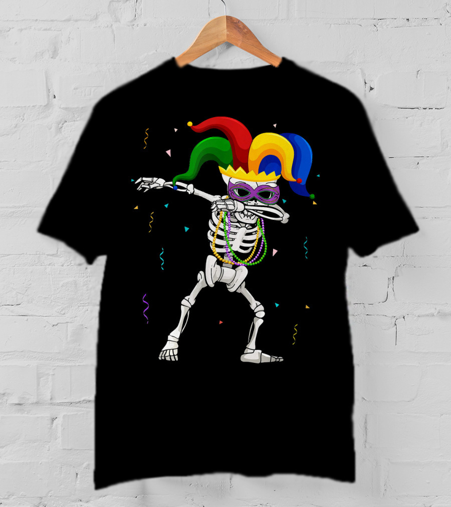 Skeleton Mardi Gras Jester Mask Dabbing With Beads And Confetti T-Shirt
