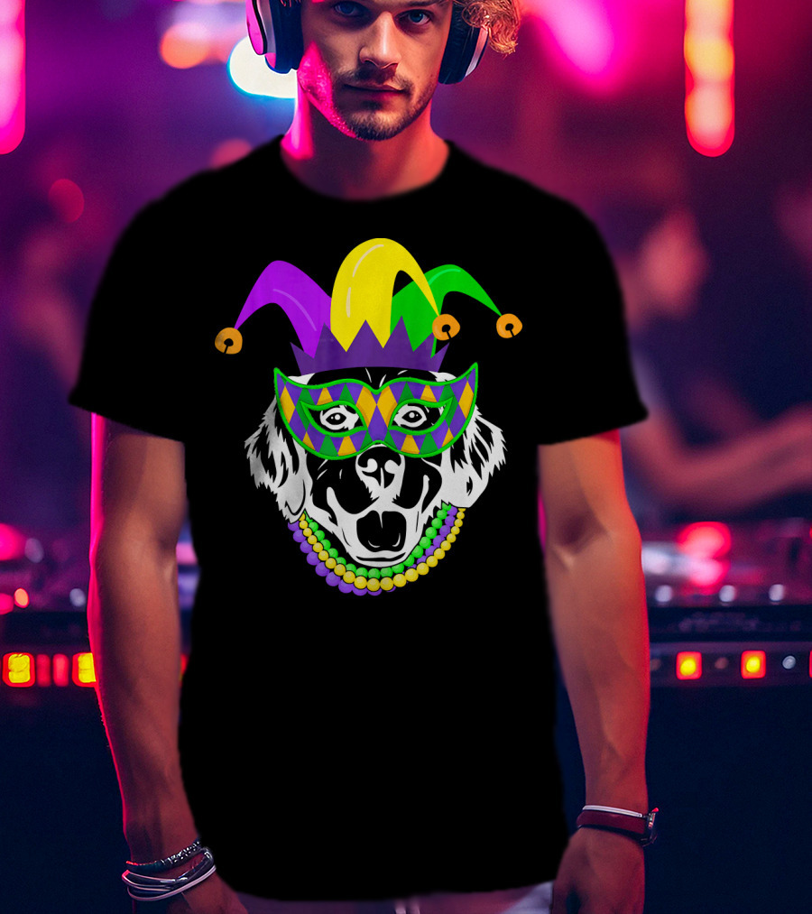 Mardi Gras Jester Hat Golden Retriever Beads Mask T-Shirt