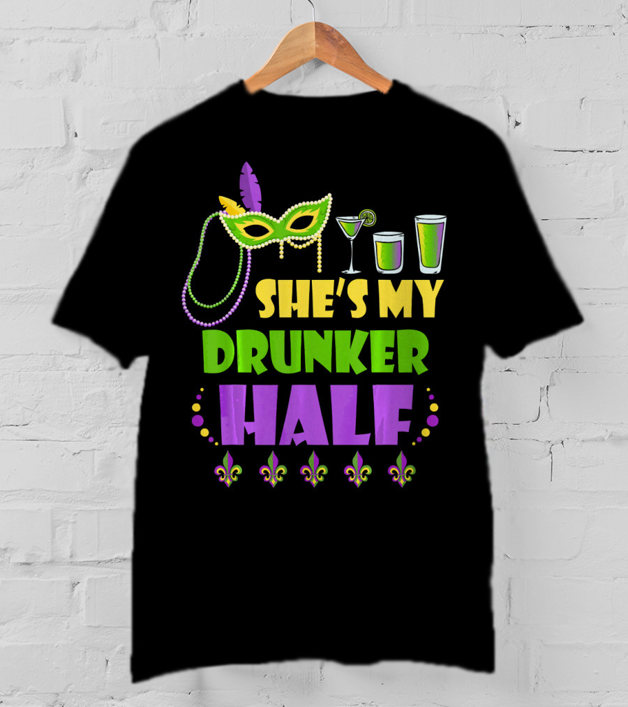 She's My Drunker Half Mardi Gras Mask Beads Cocktails Fleur De Lis T-Shirt