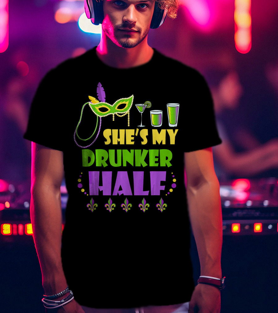 She's My Drunker Half Mardi Gras Mask Beads Cocktails Fleur De Lis T-Shirt