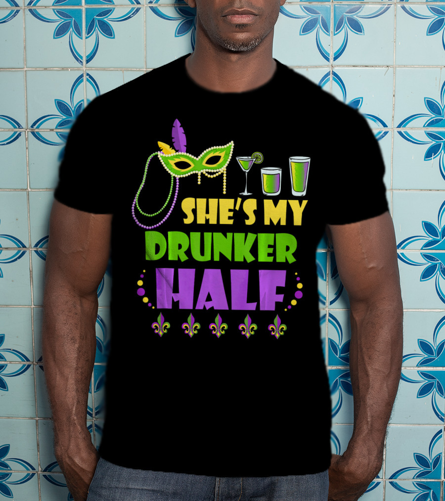 She's My Drunker Half Mardi Gras Mask Beads Cocktails Fleur De Lis T-Shirt