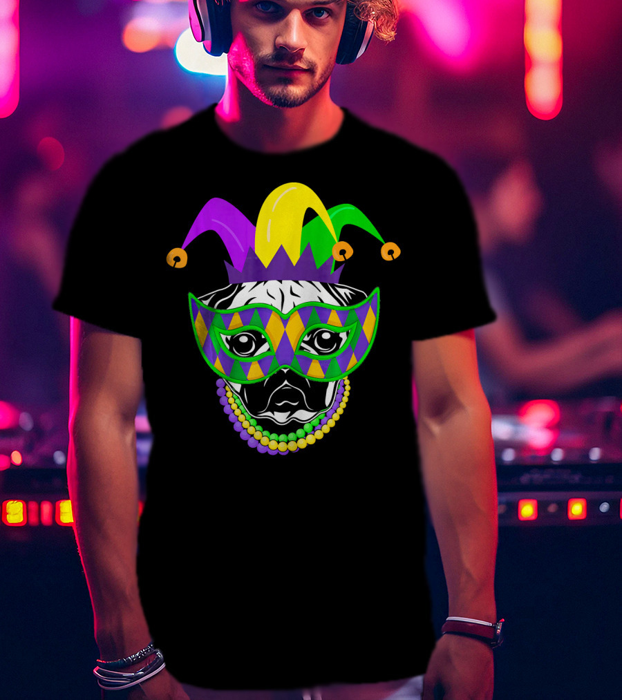 Mardi Gras Jester Pug Mask Beads Dogs Lovers T-Shirt