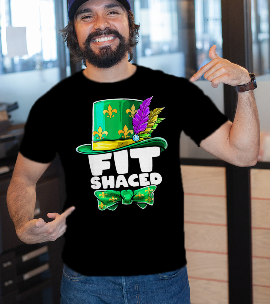 Mardi Gras Fit Shaced Green Hat Fleur-de-Lis Bow Tie Feathers T-Shirt