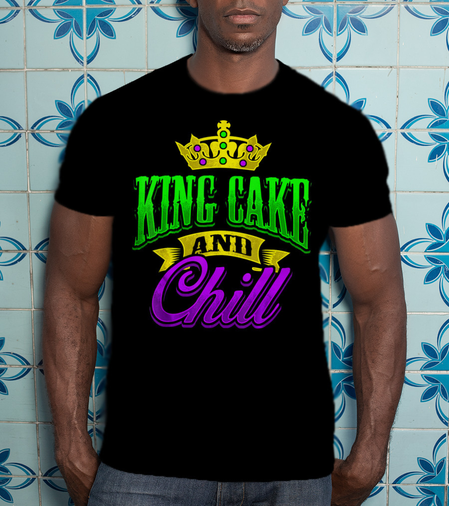 King Cake And Chill Mardi Gras Crown Celebratory T-Shirt