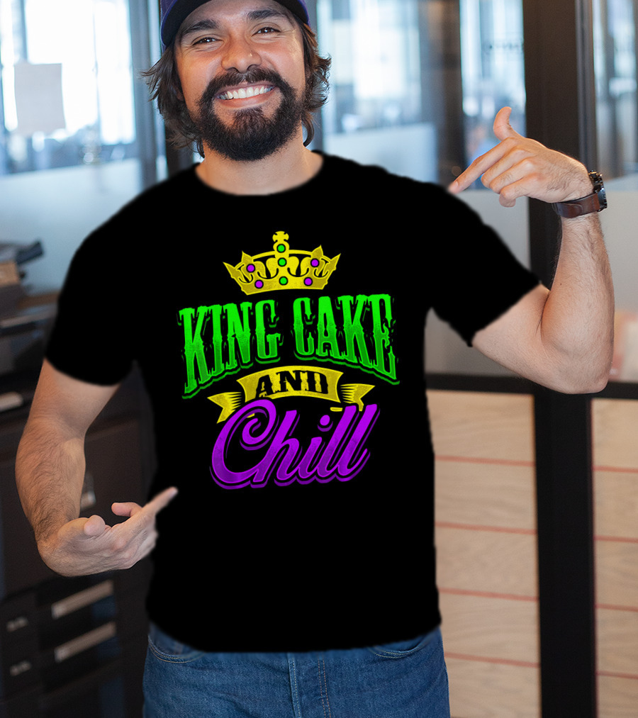 King Cake And Chill Mardi Gras Crown Celebratory T-Shirt
