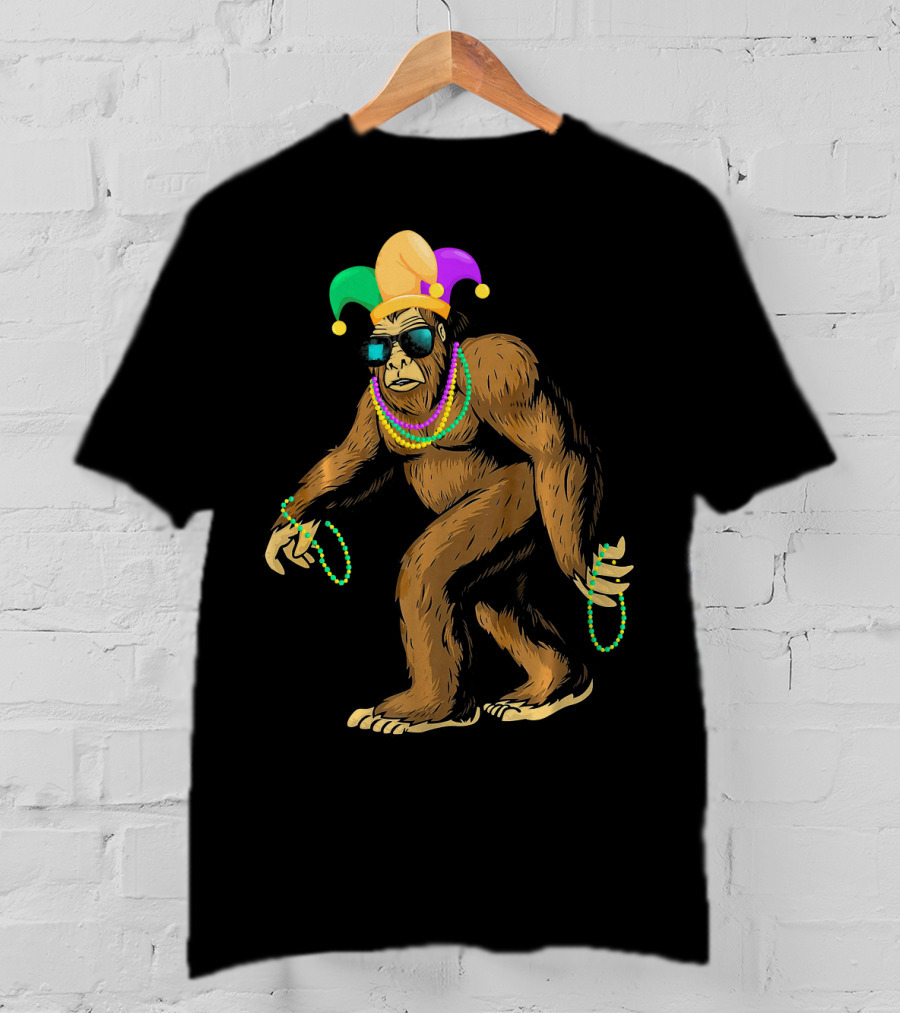 Mardi Gras Bigfoot Jester Bead Party T-Shirt
