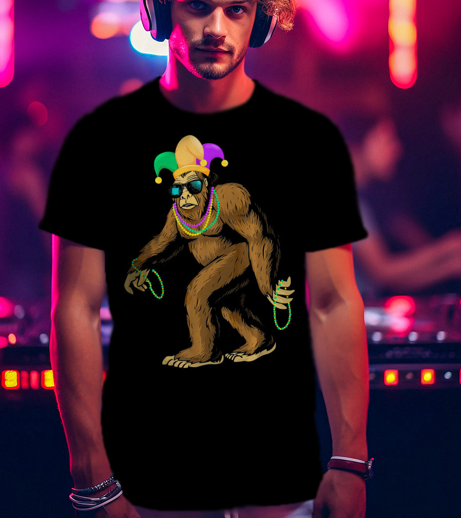 Mardi Gras Bigfoot Jester Bead Party T-Shirt