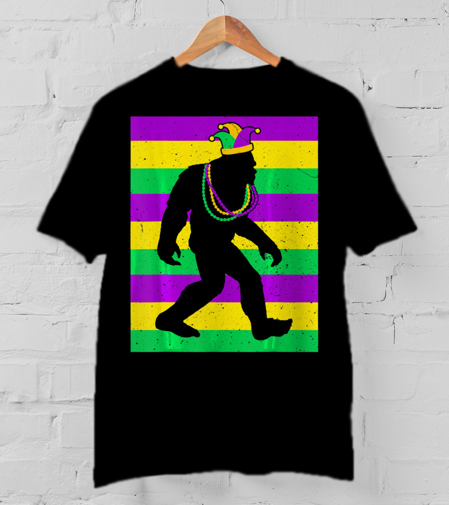 Bigfoot Sasquatch In Mardi Gras Jester Hat And Beads T-Shirt