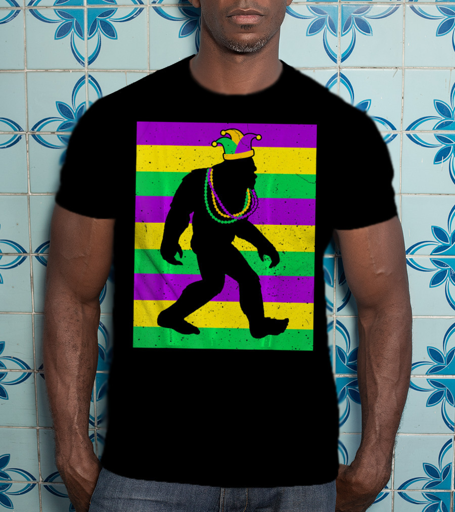 Bigfoot Sasquatch In Mardi Gras Jester Hat And Beads T-Shirt