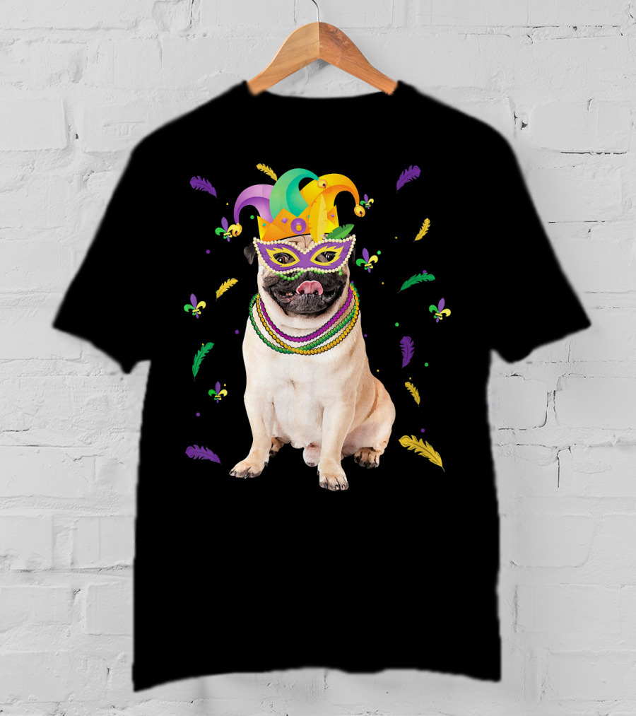 Mardi Gras Pug With Beads And Jester Mask T-Shirt