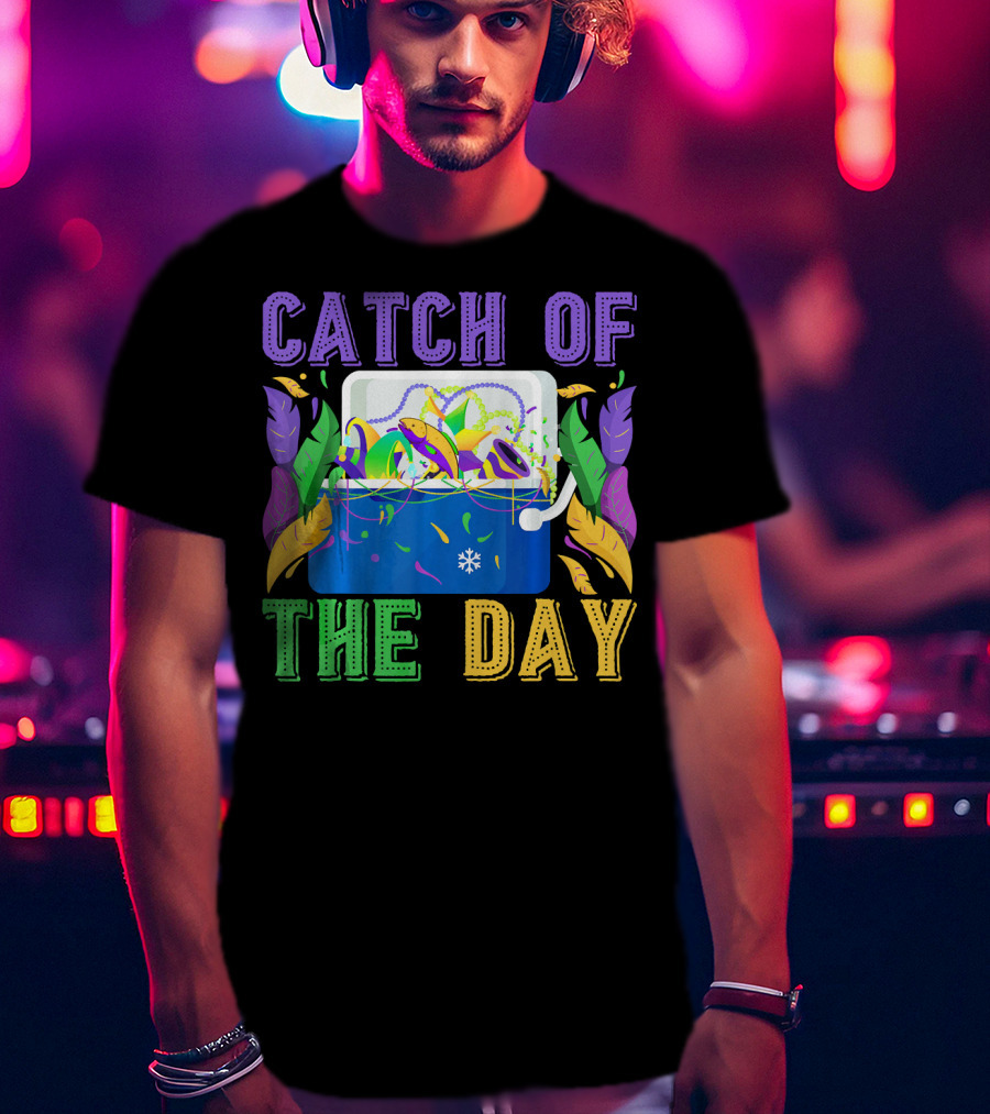 Catch Of The Day Funny Mardi Gras Beads Masks Crawfish T-Shirt