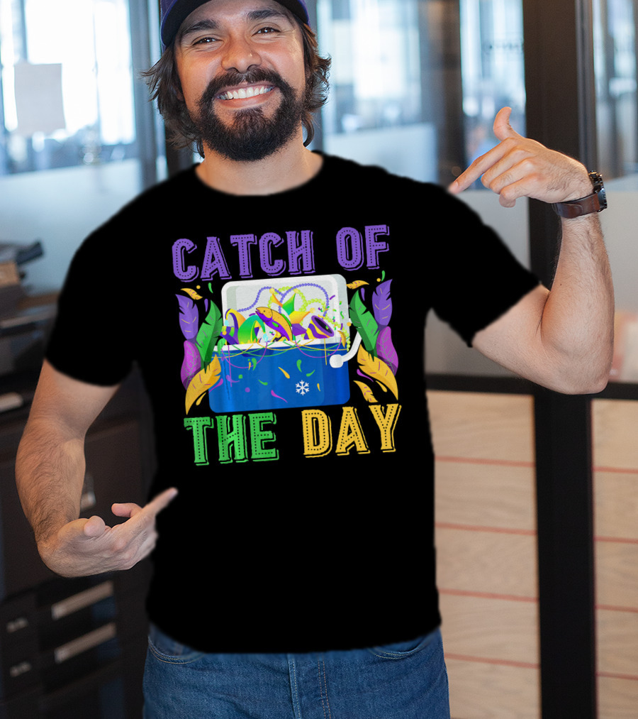 Catch Of The Day Funny Mardi Gras Beads Masks Crawfish T-Shirt