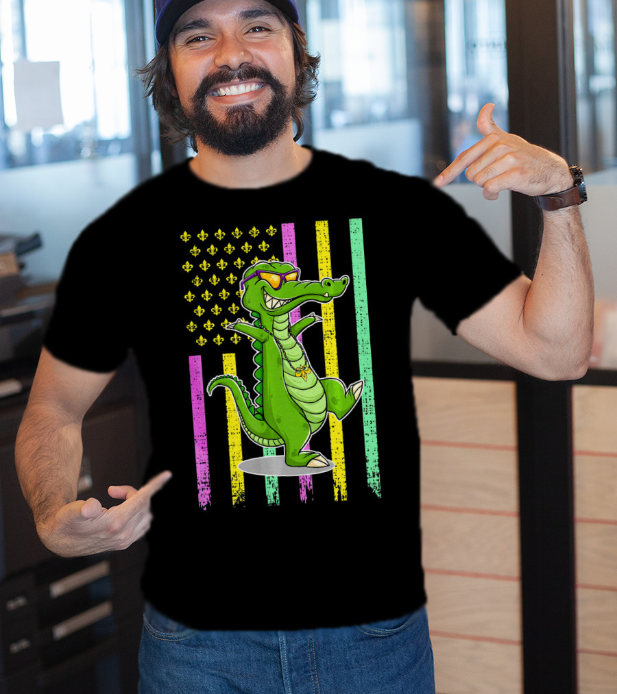 Mardi Gras Alligator With Sunglasses And Flag Background T-Shirt