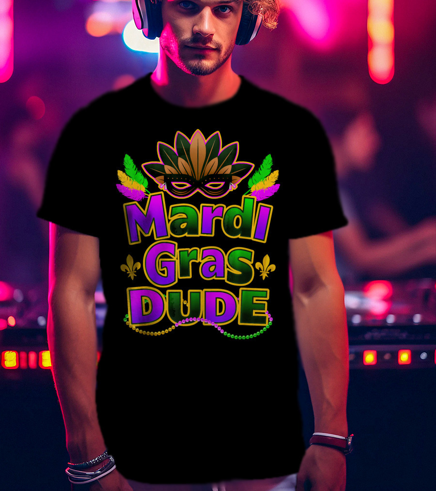 Mardi Gras Dude Mask And Beads With New Orleans Festive Colors T-Shirt
