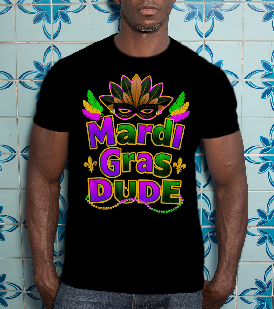 Mardi Gras Dude Mask And Beads With New Orleans Festive Colors T-Shirt