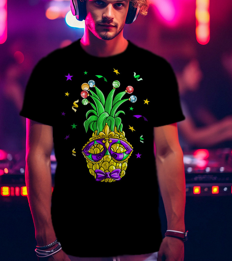 Pineapple Mardi Gras Mask With Stars And Party Confetti T-Shirt