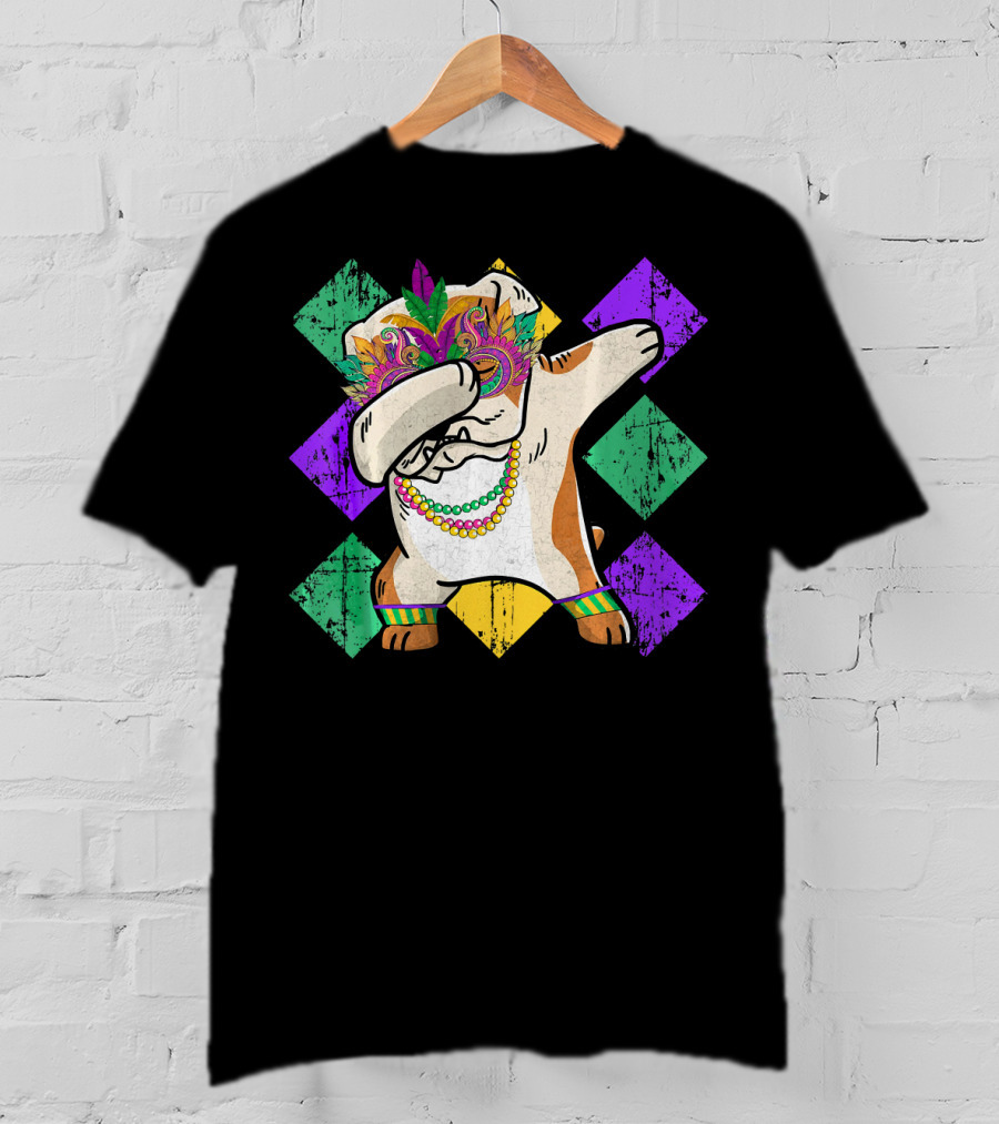 Funny BullDog Dabbing With Mardi Gras Mask And Beads On Colorful Diamond Background T-Shirt
