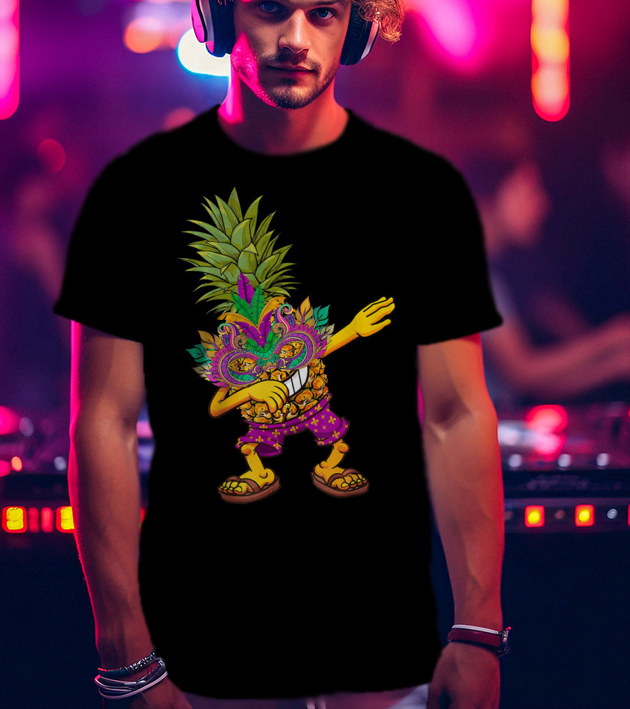 Funny Pineapple Wearing Mardi Gras Mask Dabbing Pose T-Shirt