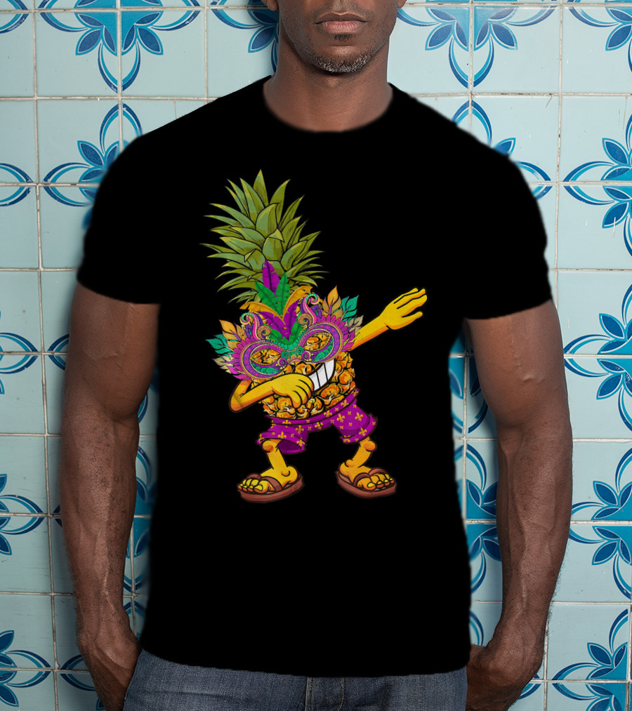 Funny Pineapple Wearing Mardi Gras Mask Dabbing Pose T-Shirt