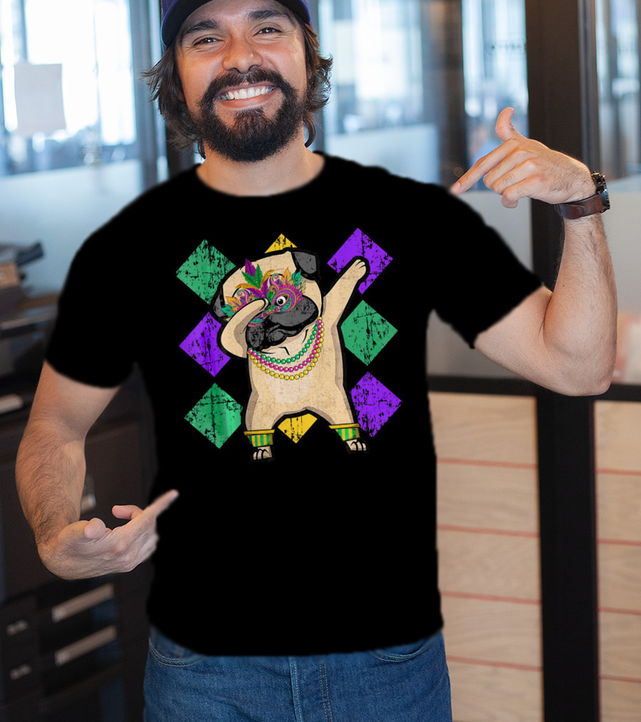 Funny Pug Dabbing Wearing Mardi Gras Beads And Mask With Colorful Diamond T-Shirt