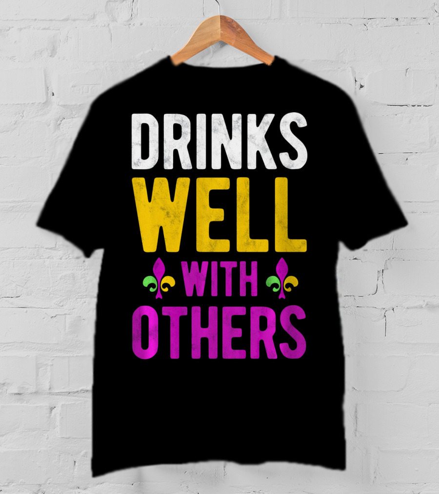 Drinks Well With Others Mardi Gras Fleur-de-Lis Symbols T-Shirt