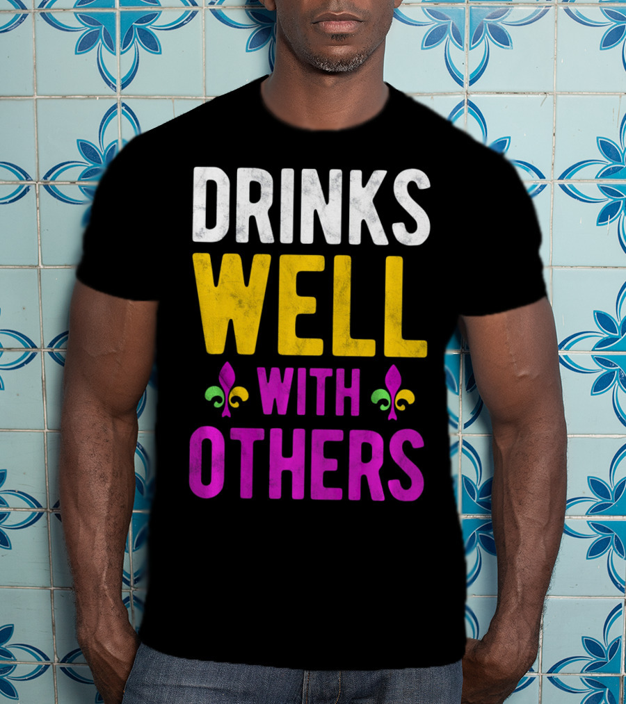 Drinks Well With Others Mardi Gras Fleur-de-Lis Symbols T-Shirt