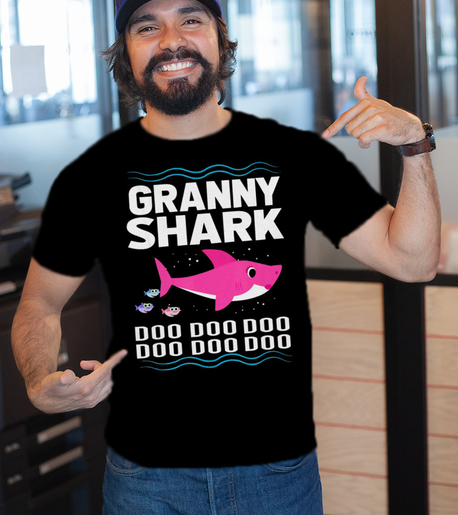 Granny Shark Doo Doo Doo Doo Pink Funny Baby Shark T-Shirt
