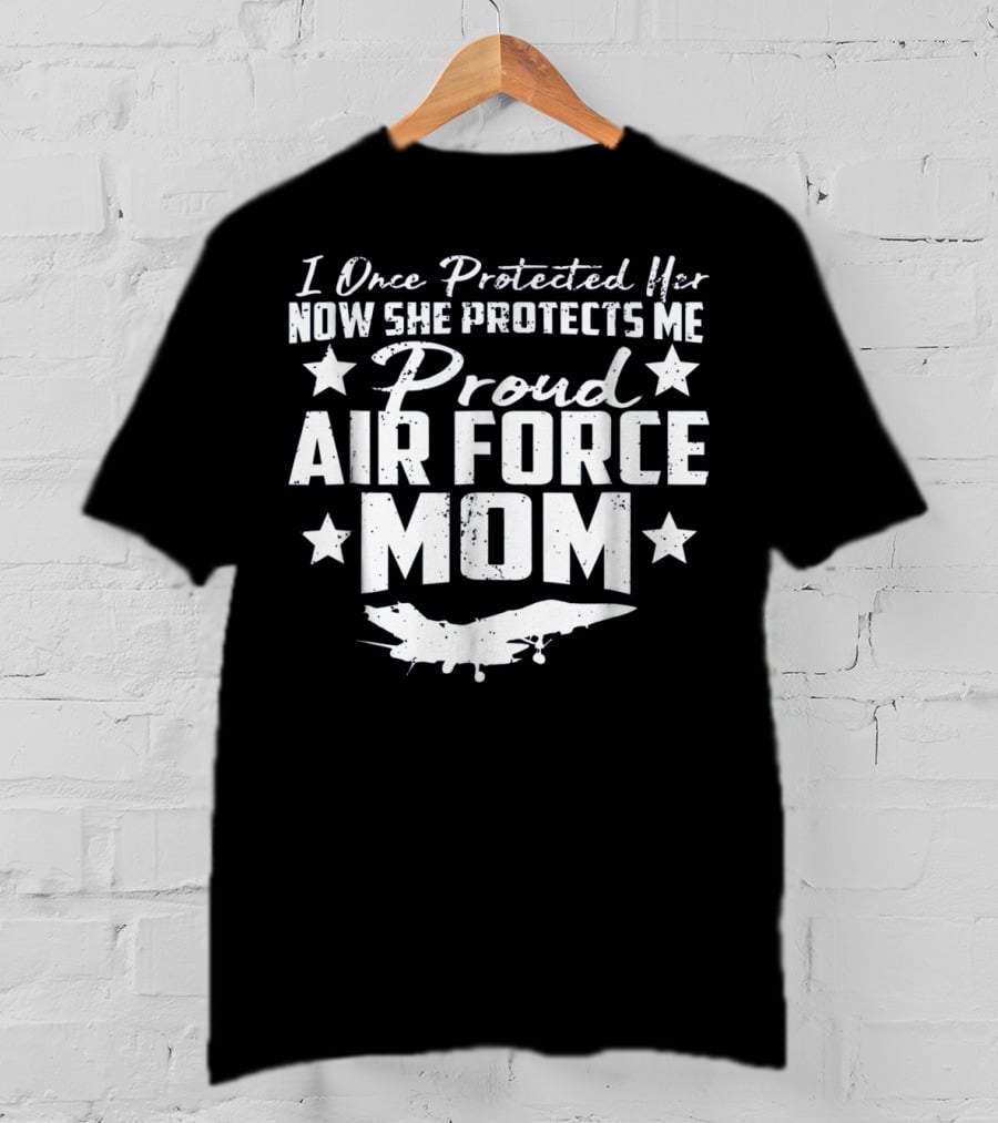 Proud Air Force Mom I Once Protected Her Now She Protects Me T-Shirt