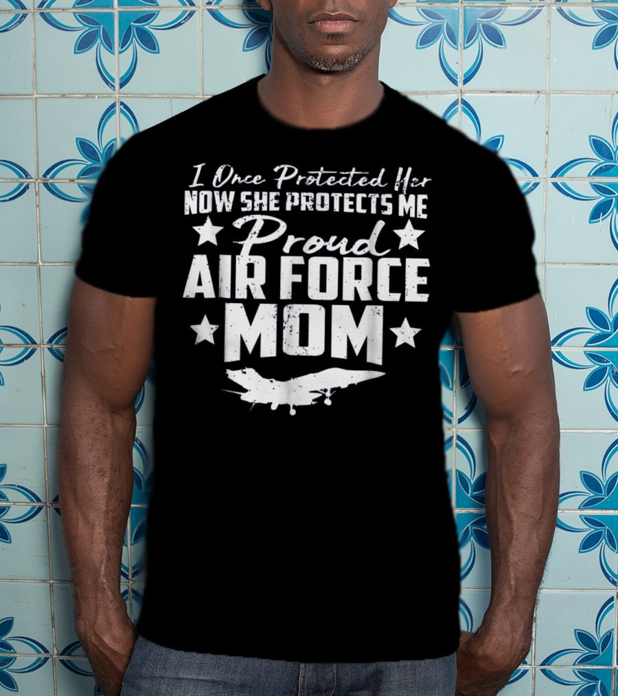 Proud Air Force Mom I Once Protected Her Now She Protects Me T-Shirt