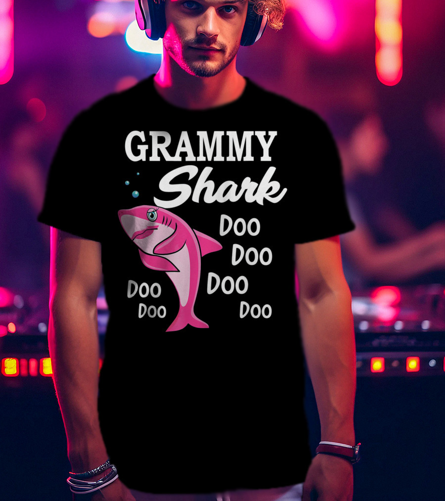 Grammy Shark Doo Doo Doo Grandma Hall T-Shirt