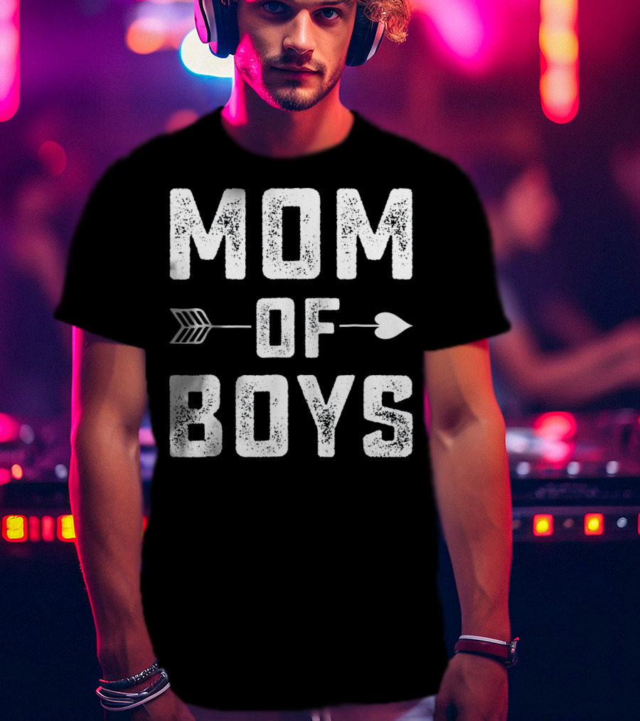 MOM OF BOYS Arrows Heart Rustic T-Shirt