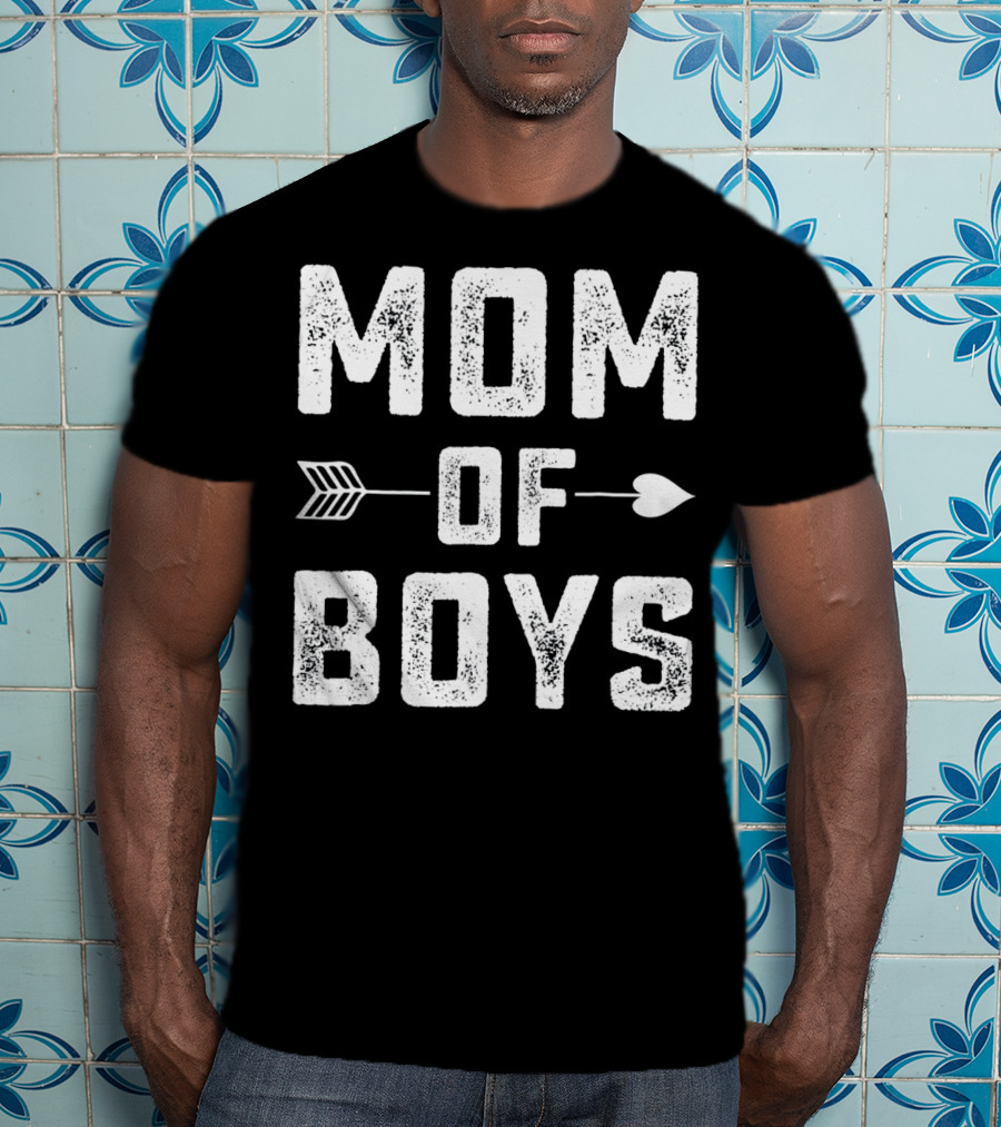 MOM OF BOYS Arrows Heart Rustic T-Shirt
