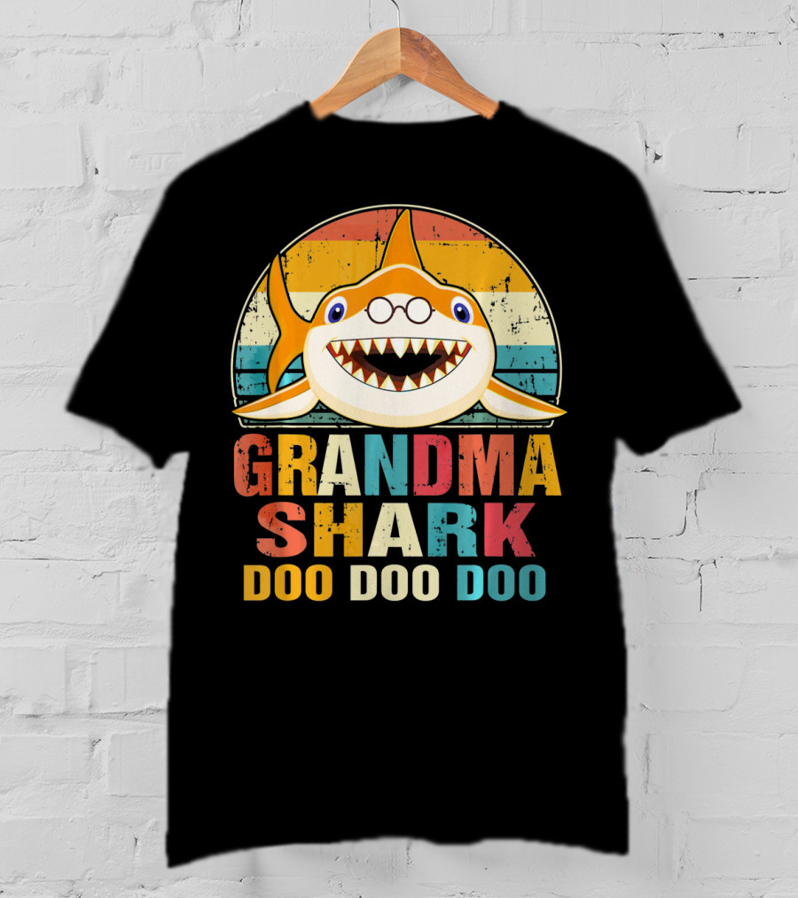 Grandma Shark Doo Doo Doo Retro T-Shirt