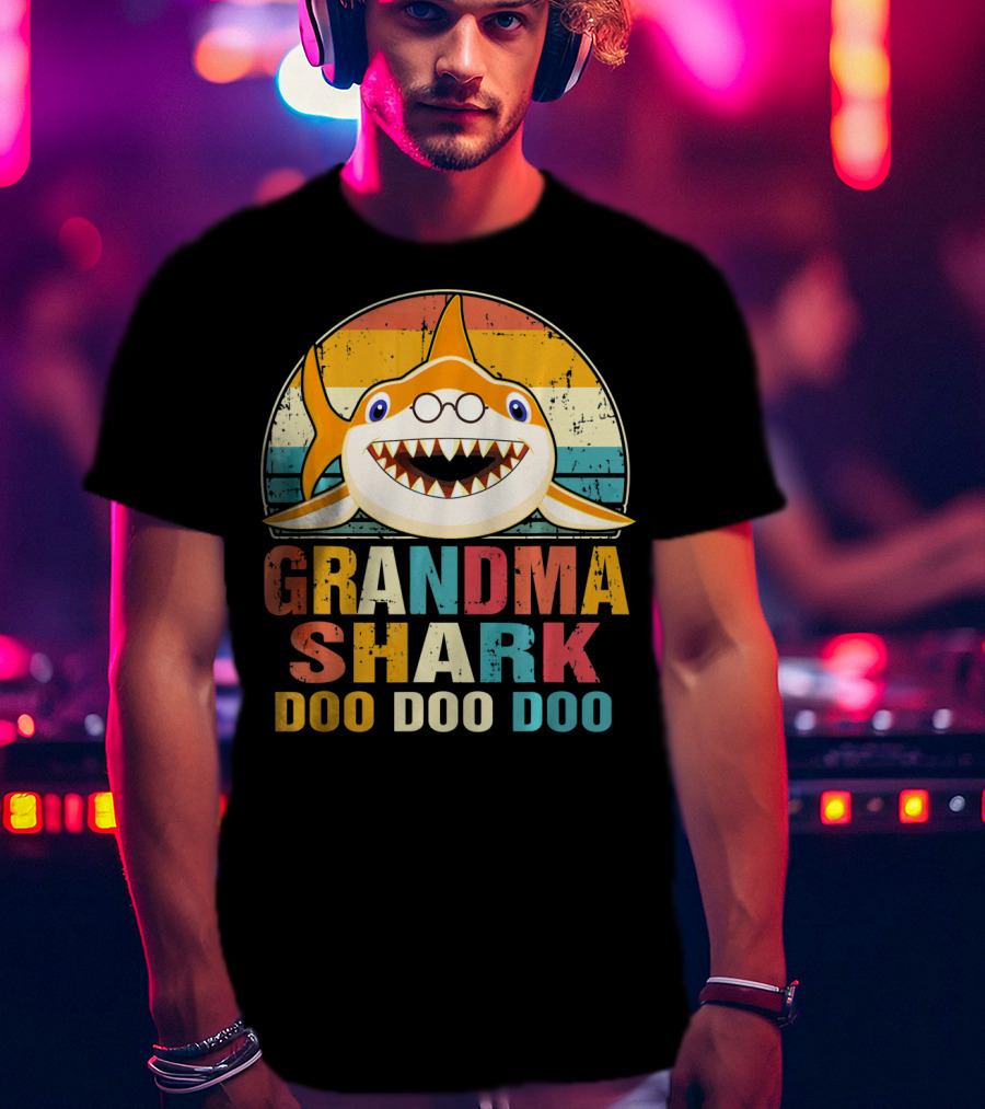 Grandma Shark Doo Doo Doo Retro T-Shirt