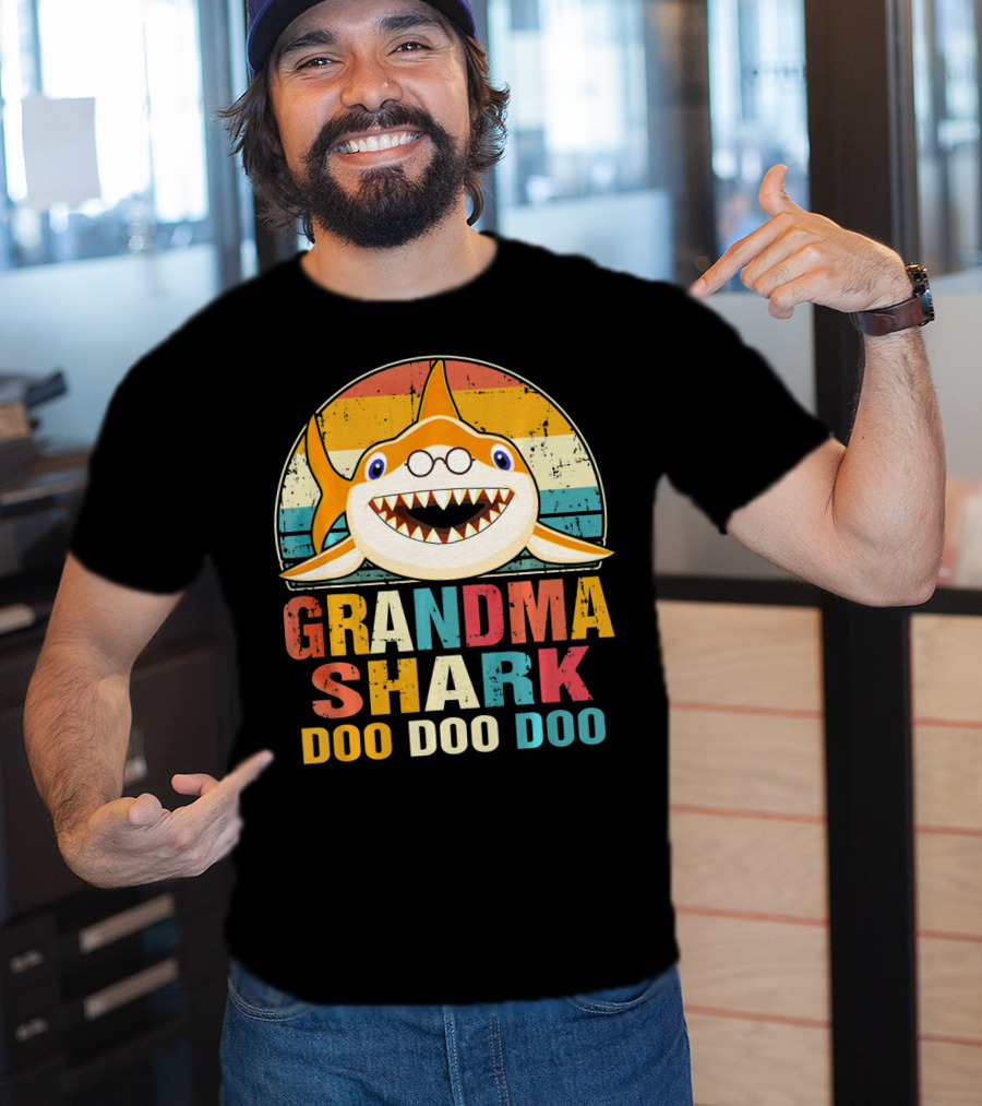 Grandma Shark Doo Doo Doo Retro T-Shirt