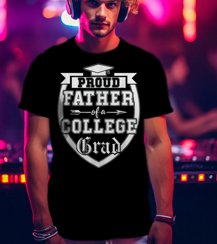 Proud Father Of A College Grad Graduation Cap Banner Badge T-Shirt