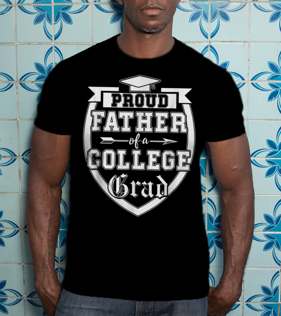 Proud Father Of A College Grad Graduation Cap Banner Badge T-Shirt